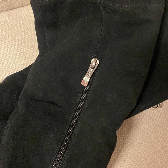 POPUSHIER
Black Suede Knee High Heel Boots - Picture 14 of 15